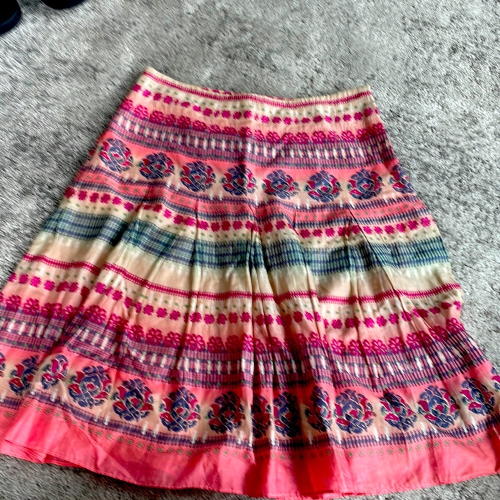 Beautiful lined DKNY skirt